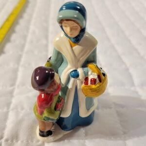 🌲Vintage 1982 Avon McConnell's Corners Town Shoppers Figurine Christmas Holiday